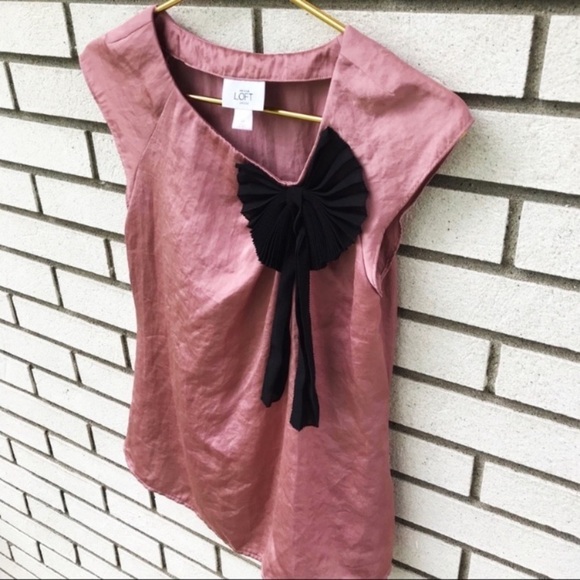 LOFT Petites Dusty Rose Blouse SP Black Pleated Bow Feminine Sheen Work Top - Picture 2 of 6